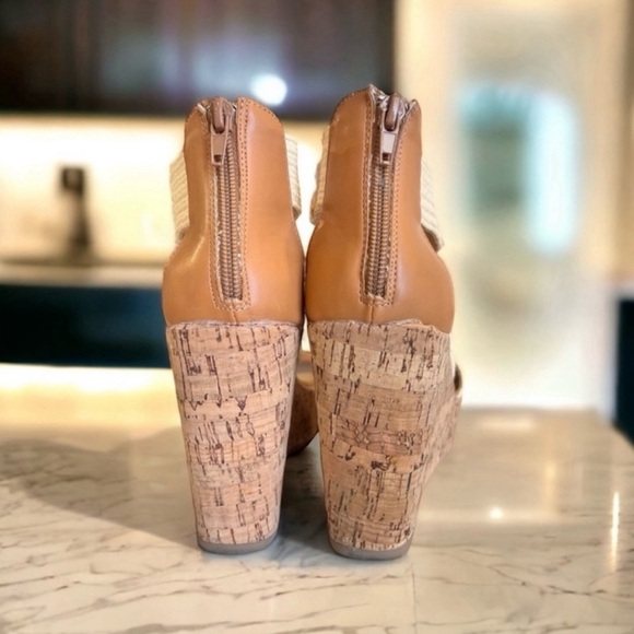Steve Madden Cork Platform Wedge Sandals.
Canvas and leather. SZ 8 Comfortable - Picture 10 of 17